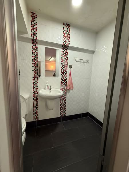 Pejabat untuk Disewa di Subang Jaya (Selangor) - Rachel Sie - Bathroom - PropertyGuru.com.my