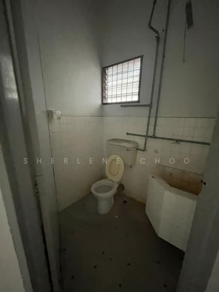 Shop / Office untuk Disewa di Pulau Tikus (Penang) - Sherlene Choo - Bathroom - PropertyGuru.com.my