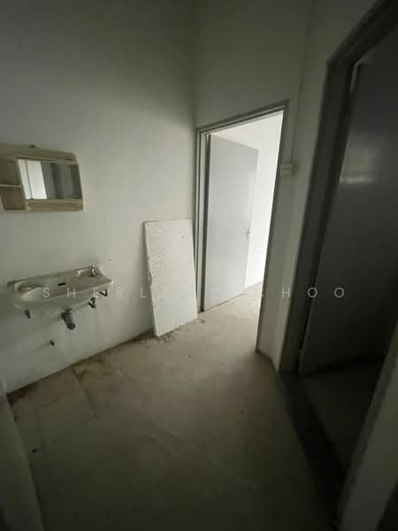 Shop / Office untuk Disewa di Pulau Tikus (Penang) - Sherlene Choo - Bathroom - PropertyGuru.com.my