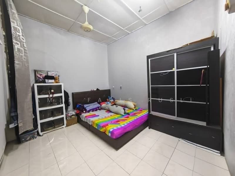 1-storey Terraced House for Sale in Taman Putri Kulai (Kulai) - Amir Faris Rusli - Bedroom - PropertyGuru.com.my