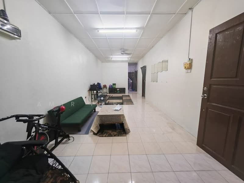 1-storey Terraced House for Sale in Taman Putri Kulai (Kulai) - Amir Faris Rusli - Living Room - PropertyGuru.com.my