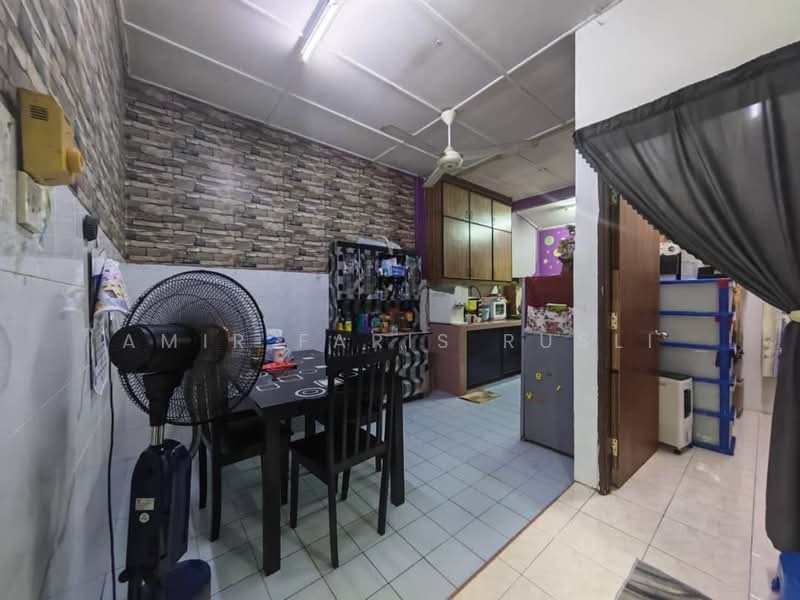 1-storey Terraced House for Sale in Taman Putri Kulai (Kulai) - Amir Faris Rusli - Kitchen - PropertyGuru.com.my