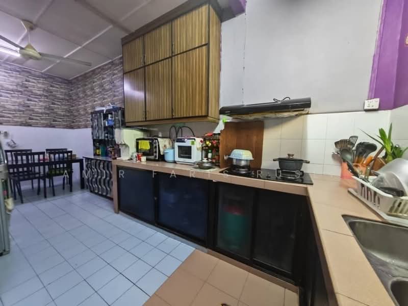 1-storey Terraced House for Sale in Taman Putri Kulai (Kulai) - Amir Faris Rusli - Kitchen - PropertyGuru.com.my