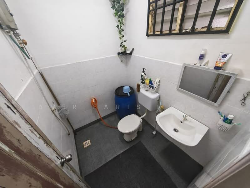 1-storey Terraced House for Sale in Taman Putri Kulai (Kulai) - Amir Faris Rusli - Bathroom - PropertyGuru.com.my