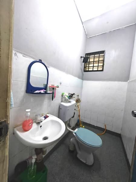 1-storey Terraced House for Sale in Taman Putri Kulai (Kulai) - Amir Faris Rusli - Bathroom - PropertyGuru.com.my