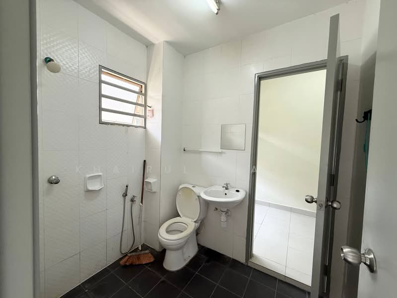 Terraced House for Sale in Aman Putri (Sungai Buloh) - Khairul Syafiq - Bathroom - PropertyGuru.com.my
