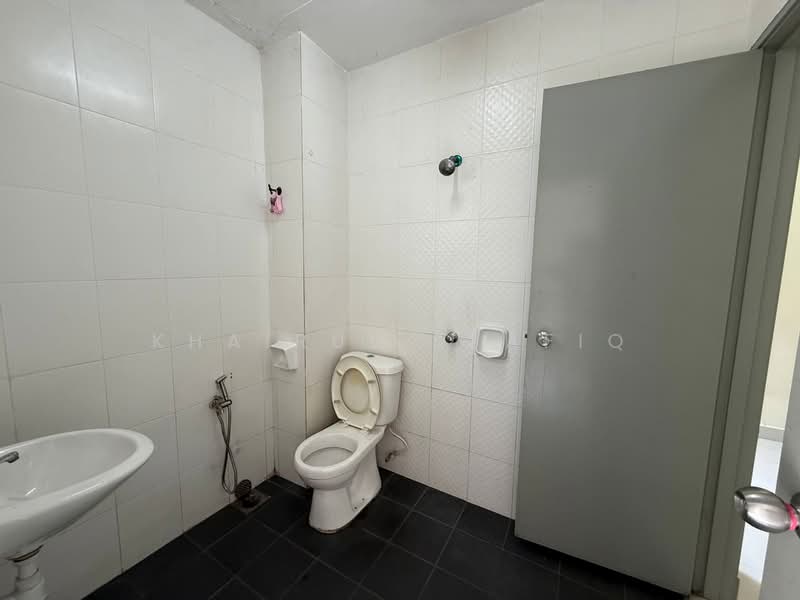 Terraced House for Sale in Aman Putri (Sungai Buloh) - Khairul Syafiq - Bathroom - PropertyGuru.com.my