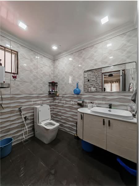Kondominium untuk Dijual di Sri Suajaya Condominium - Justin Lai - Bathroom - PropertyGuru.com.my