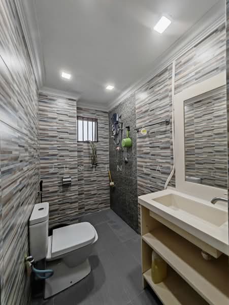 Kondominium untuk Dijual di Sri Suajaya Condominium - Justin Lai - Bathroom - PropertyGuru.com.my