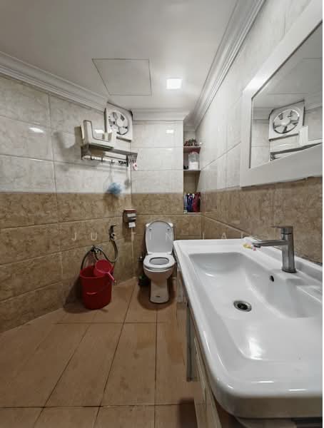 Kondominium untuk Dijual di Sri Suajaya Condominium - Justin Lai - Bathroom - PropertyGuru.com.my
