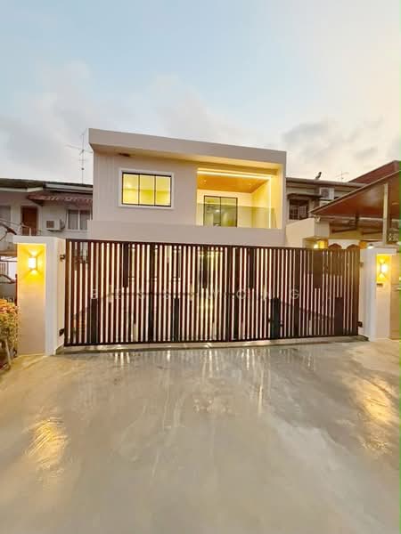 Rumah Teres 2-Tingkat untuk Dijual di Taman Pelangi (Johor Bahru) - Bess Wong - PropertyGuru.com.my