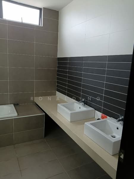 Rumah Berkembar untuk Dijual di Sungai Ara (Penang) - Ronald Ng - Bathroom - PropertyGuru.com.my