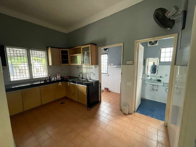 Bungalow House for Sale in Rawang (Selangor) - Alice Low - Kitchen - PropertyGuru.com.my
