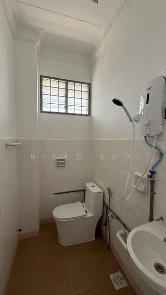2-storey Terraced House for Rent in Taman Molek (Johor Bahru) - Nikko Soh - Bathroom - PropertyGuru.com.my