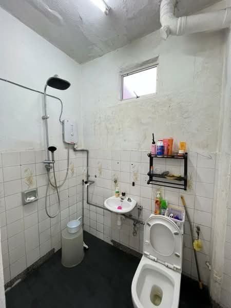 Rumah Teres 2.5-Tingkat untuk Dijual di Bandar Menjalara (Kuala Lumpur) - CW Kong - Bathroom - PropertyGuru.com.my