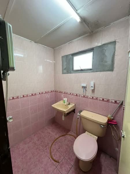 Rumah Teres 2.5-Tingkat untuk Dijual di Bandar Menjalara (Kuala Lumpur) - CW Kong - Bathroom - PropertyGuru.com.my