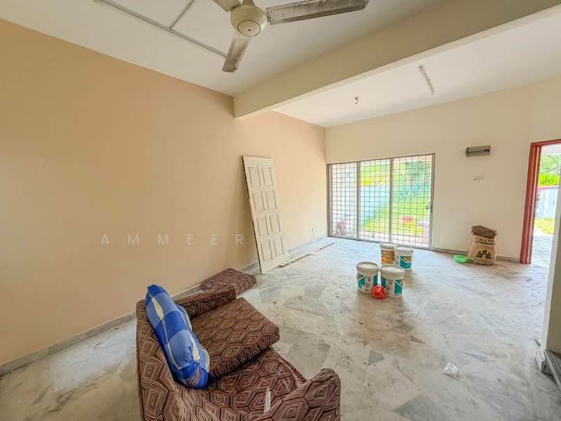2-storey Terraced House for Sale in Alam Damai (Cheras) - Ammeer Nadzrai - Living Room - PropertyGuru.com.my