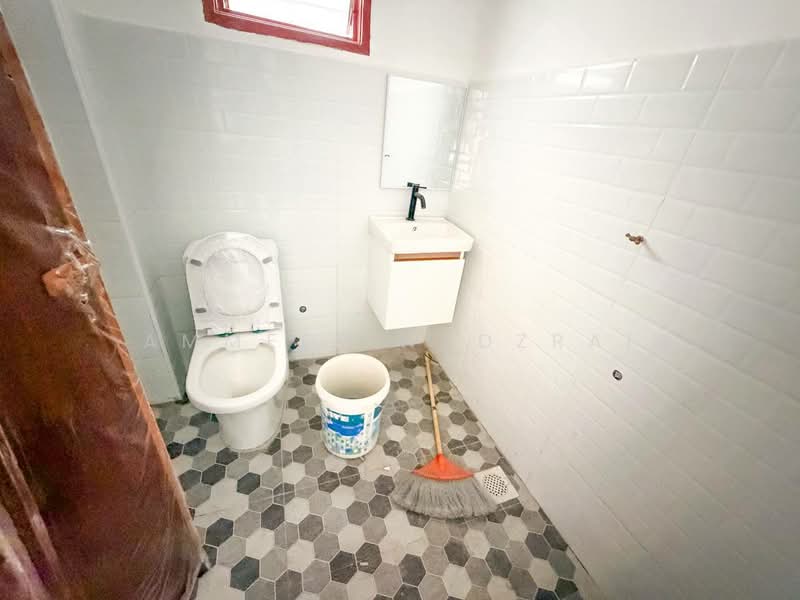 2-storey Terraced House for Sale in Alam Damai (Cheras) - Ammeer Nadzrai - Bathroom - PropertyGuru.com.my
