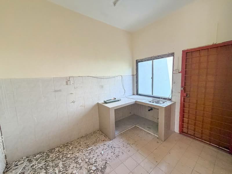 2-storey Terraced House for Sale in Alam Damai (Cheras) - Ammeer Nadzrai - Kitchen - PropertyGuru.com.my