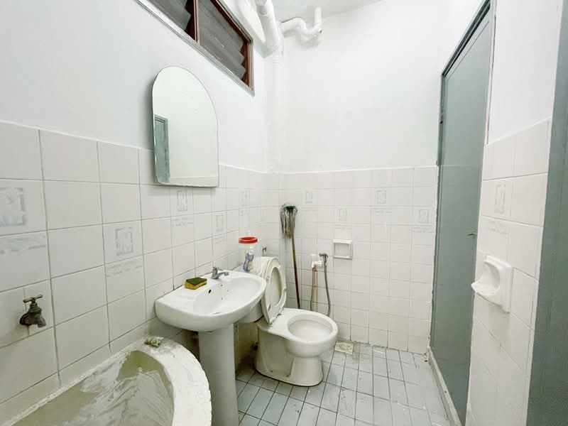 Rumah Teres 2-Tingkat untuk Dijual di Bandar Menjalara (Kuala Lumpur) - CW Kong - Bathroom - PropertyGuru.com.my