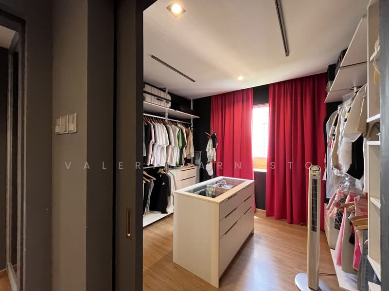Condominium for Sale at Kiaramas Sutera - Valerie Arnesto - 3rd room converted to walk in closet - PropertyGuru.com.my