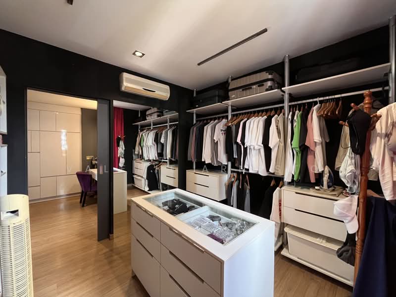 Condominium for Sale at Kiaramas Sutera - Valerie Arnesto - 3rd room converted to walk in closet - PropertyGuru.com.my