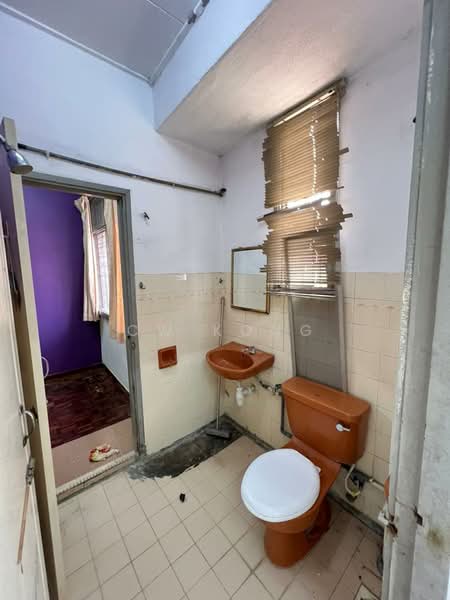 Rumah Teres 2-Tingkat untuk Dijual di Bandar Menjalara (Kuala Lumpur) - CW Kong - Bathroom - PropertyGuru.com.my