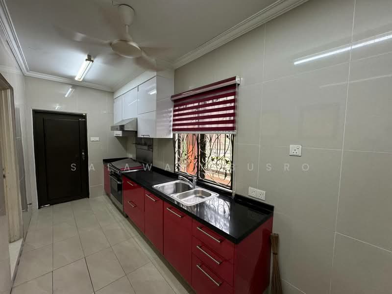 Rumah Berkembar untuk Dijual di Kota Damansara (Selangor) - Salawati Busro - Kitchen - PropertyGuru.com.my