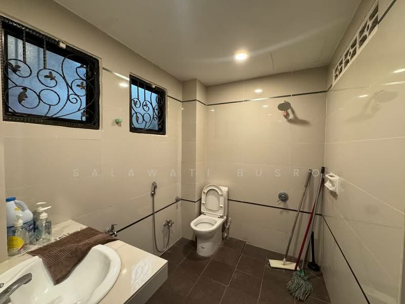 Rumah Berkembar untuk Dijual di Kota Damansara (Selangor) - Salawati Busro - Bathroom - PropertyGuru.com.my