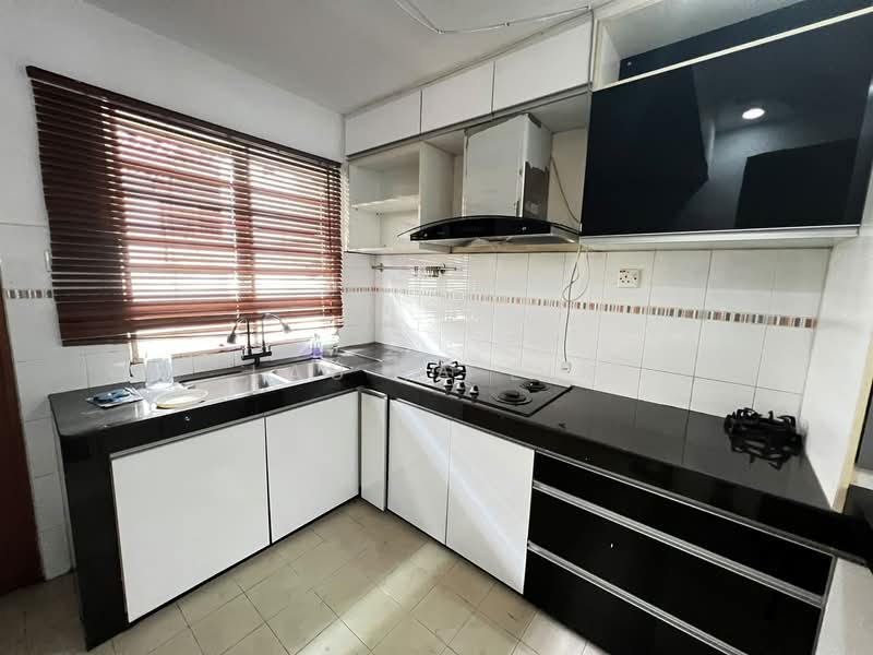 2-storey Terraced House for Rent in Rawang (Selangor) - Lau Ia Ein - Kitchen - PropertyGuru.com.my
