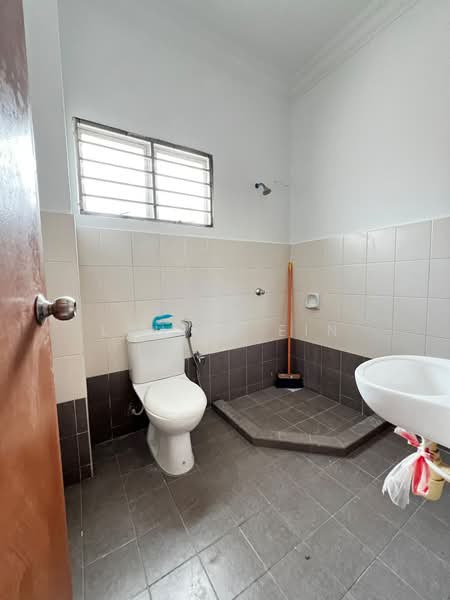 2-storey Terraced House for Rent in Rawang (Selangor) - Lau Ia Ein - Bathroom - PropertyGuru.com.my