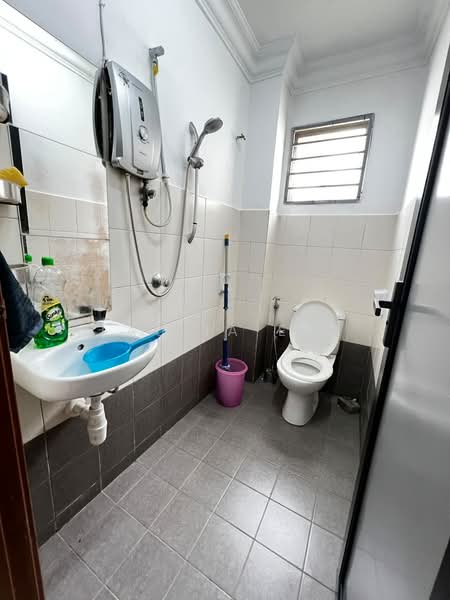 2-storey Terraced House for Rent in Rawang (Selangor) - Lau Ia Ein - Bathroom - PropertyGuru.com.my