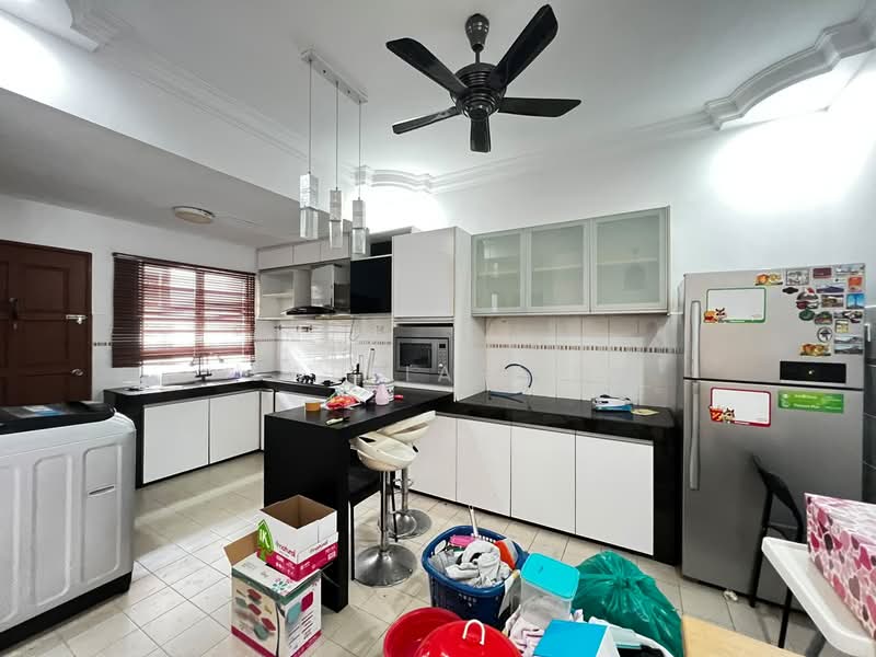 2-storey Terraced House for Rent in Rawang (Selangor) - Lau Ia Ein - Kitchen - PropertyGuru.com.my