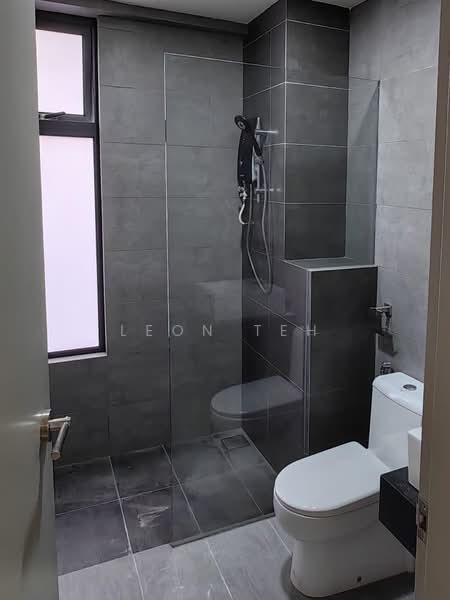 Kediaman Servis untuk Dijual di The Era @ Duta North - Leon Teh - Bathroom - PropertyGuru.com.my