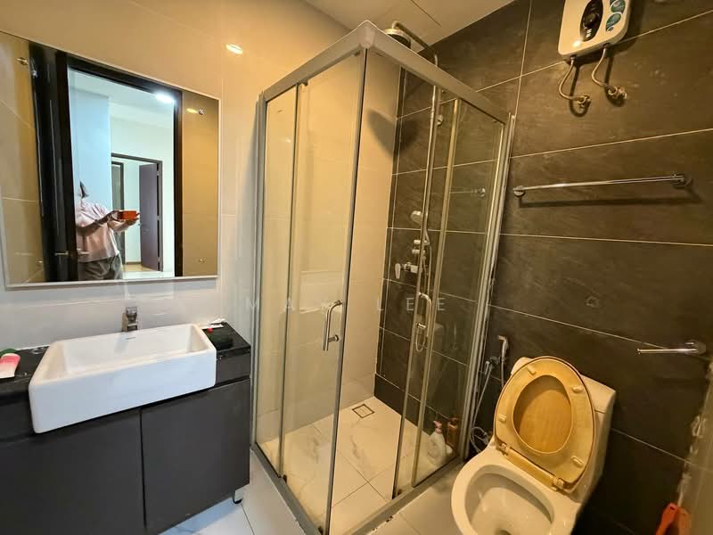 Kondominium untuk Dijual di Amberside @ Country Garden Danga Bay - May Lee - Bathroom - PropertyGuru.com.my