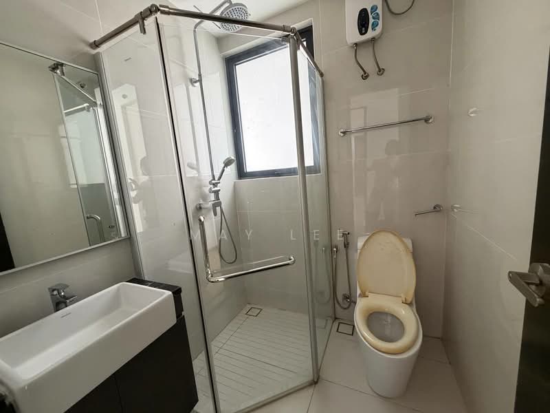 Kondominium untuk Dijual di Amberside @ Country Garden Danga Bay - May Lee - Bathroom - PropertyGuru.com.my