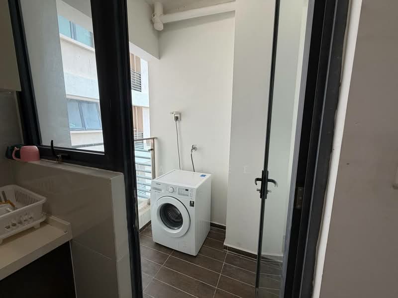 Kondominium untuk Dijual di Amberside @ Country Garden Danga Bay - May Lee - Balcony - PropertyGuru.com.my