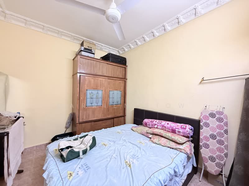 Rumah Teres untuk Dijual di Taman Rinting (Masai) - Carrien Siow - Bedroom - PropertyGuru.com.my