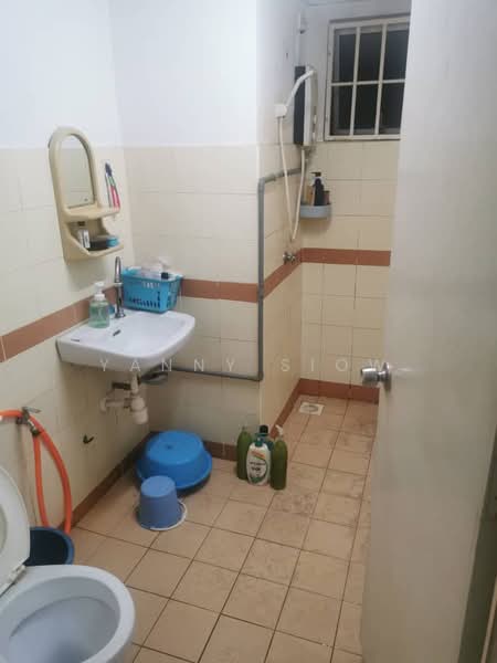 Kondominium untuk Dijual di Prima Setapak Condominium - Yanny Siow - Bathroom - PropertyGuru.com.my