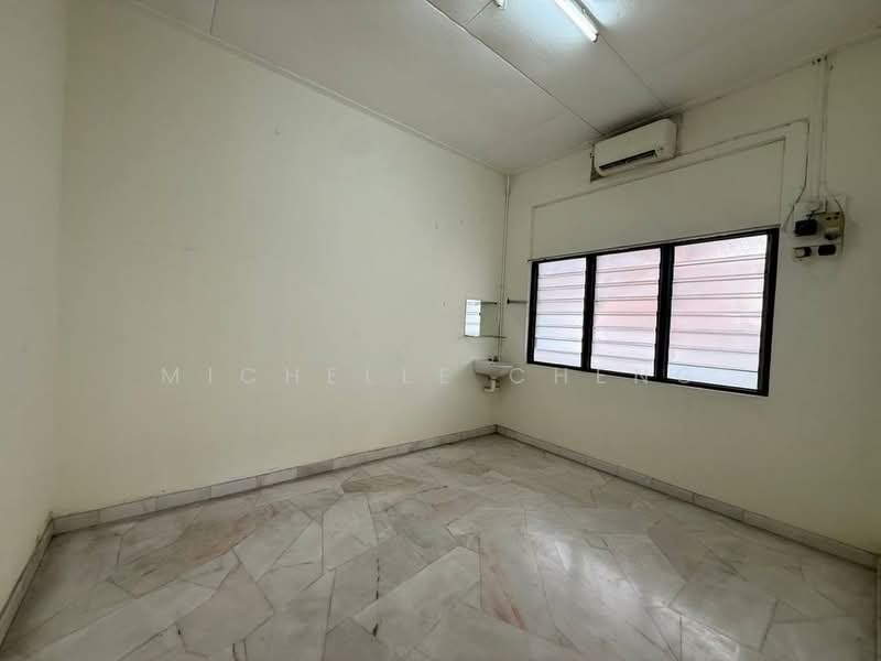 1-storey Terraced House for Sale in Taman Canning (Ipoh) - Michelle Cheng - Bedroom - PropertyGuru.com.my