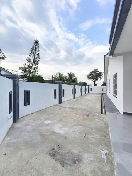 Rumah Teres 1-Tingkat untuk Dijual di Taman Johor Jaya (Johor Bahru) - Carson . - Exterior - PropertyGuru.com.my