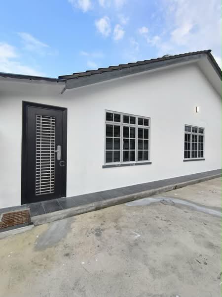 Rumah Teres 1-Tingkat untuk Dijual di Taman Johor Jaya (Johor Bahru) - Carson . - Exterior - PropertyGuru.com.my
