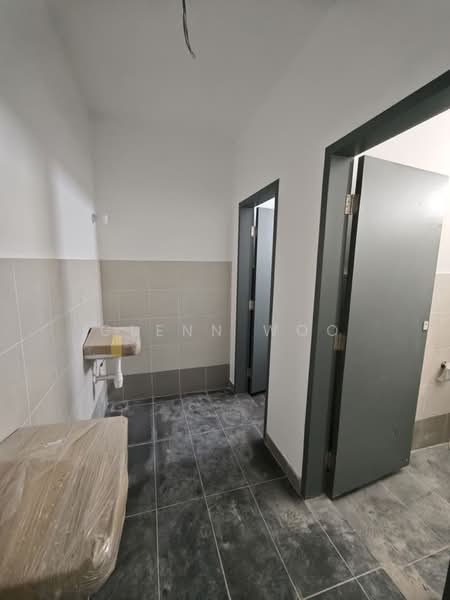 Shop / Office for Sale in Permas Jaya (Johor Bahru) - Glenn Woo - Bathroom - PropertyGuru.com.my