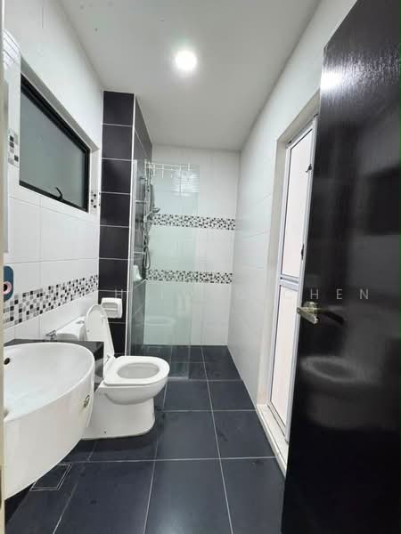 Kediaman Servis untuk Disewa di Sky View - Shieh Long Chen - Bathroom - PropertyGuru.com.my