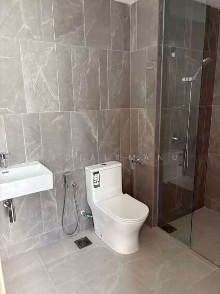Pangsapuri untuk Disewa di Sfera - NadiaIsmanu Janie - Master Bathroom - PropertyGuru.com.my