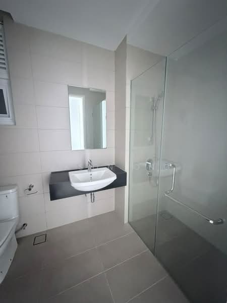 Kediaman Servis untuk Dijual di Met 1 Residences - Jason Ong - Bathroom - PropertyGuru.com.my