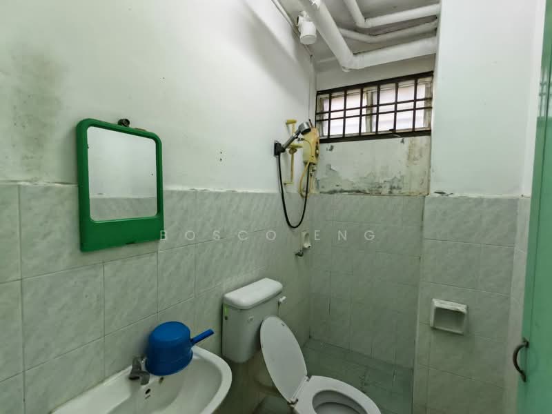 Pangsapuri untuk Disewa di Idaman Senibong - Bosco Eng - Bathroom - PropertyGuru.com.my