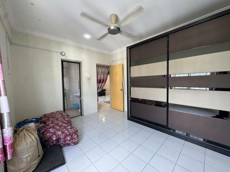 Apartment for Sale at Pangsapuri Mawar Sari - Izzaza Izzati - Bedroom - PropertyGuru.com.my