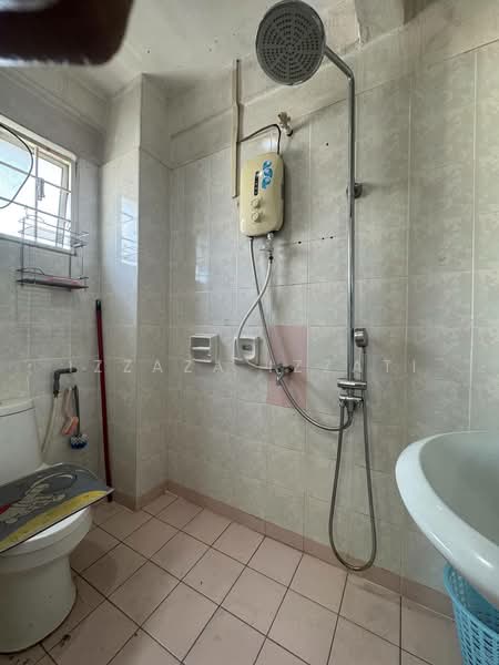 Apartment for Sale at Pangsapuri Mawar Sari - Izzaza Izzati - Bathroom - PropertyGuru.com.my