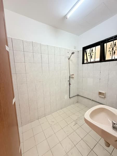 2-storey Terraced House for Sale in Taman Desa Tebrau (Tebrau) - Ben Foo - Bathroom - PropertyGuru.com.my